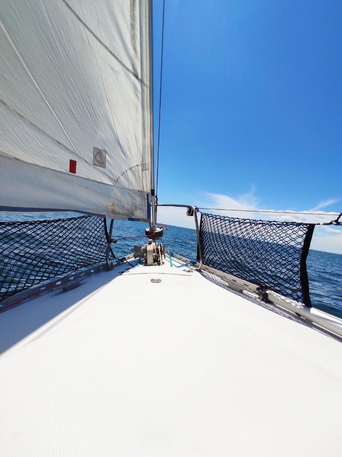Escale à Sète nuit insolite au fil de l'eau Botel
