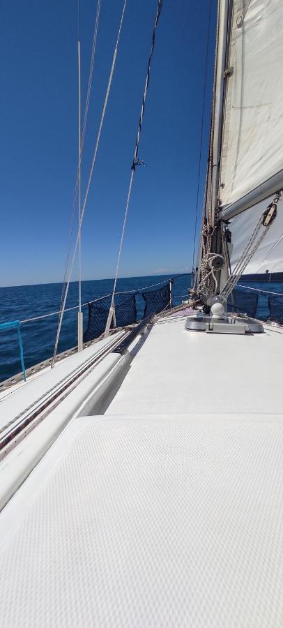 Le Nid Marin,Un Voilier Pour Deux Sete Vieux Port *