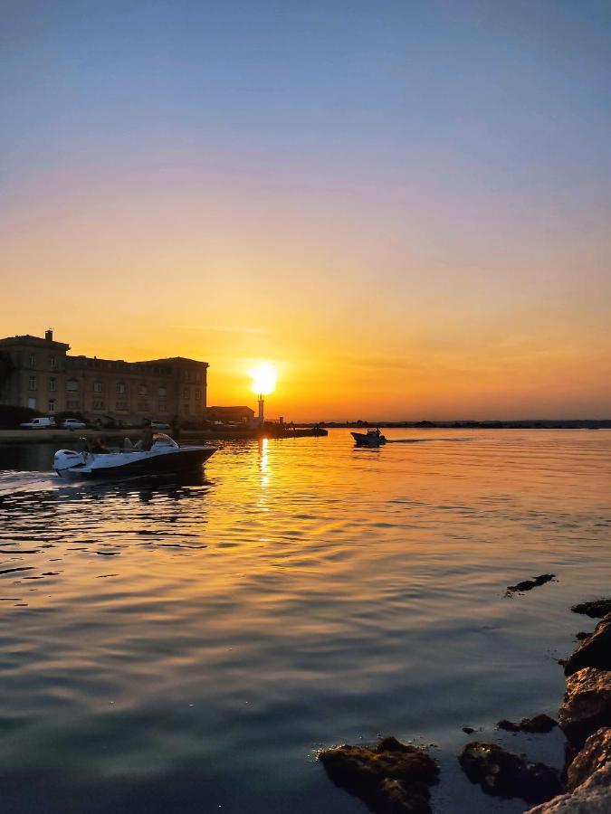 Le Nid Marin,Un Voilier Pour Deux Sete Vieux Port Botel