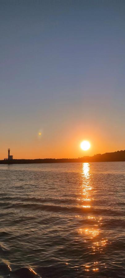 Le Nid Marin,Un Voilier Pour Deux Sete Vieux Port Sete